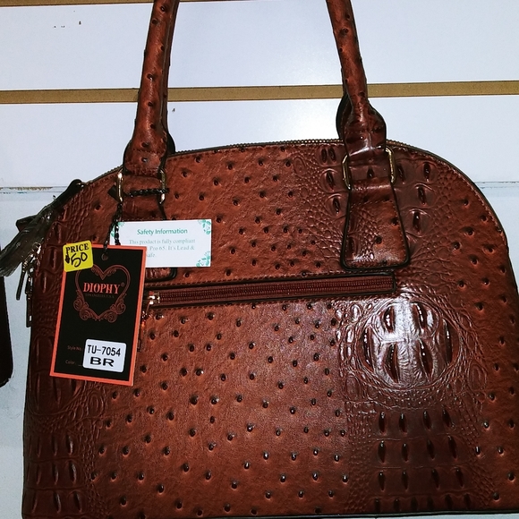 Purses - Picture 1 of 4